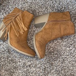 Brown suede ankle fringe boots